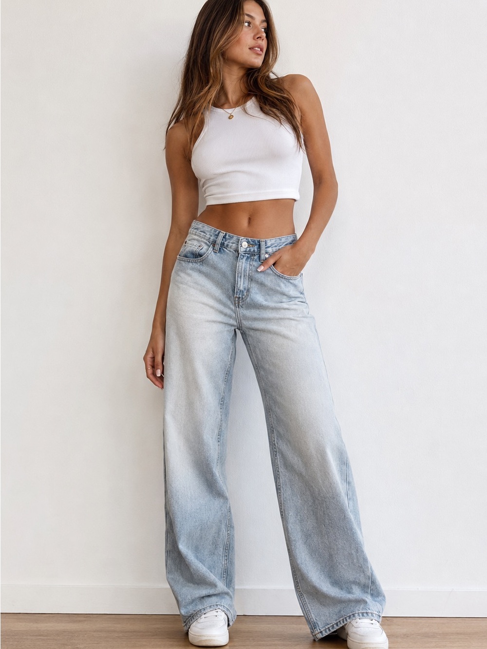 BDG Tapered Baggy Jeans Size 26 Light Wash High Rise Loose Fit Straight Leg